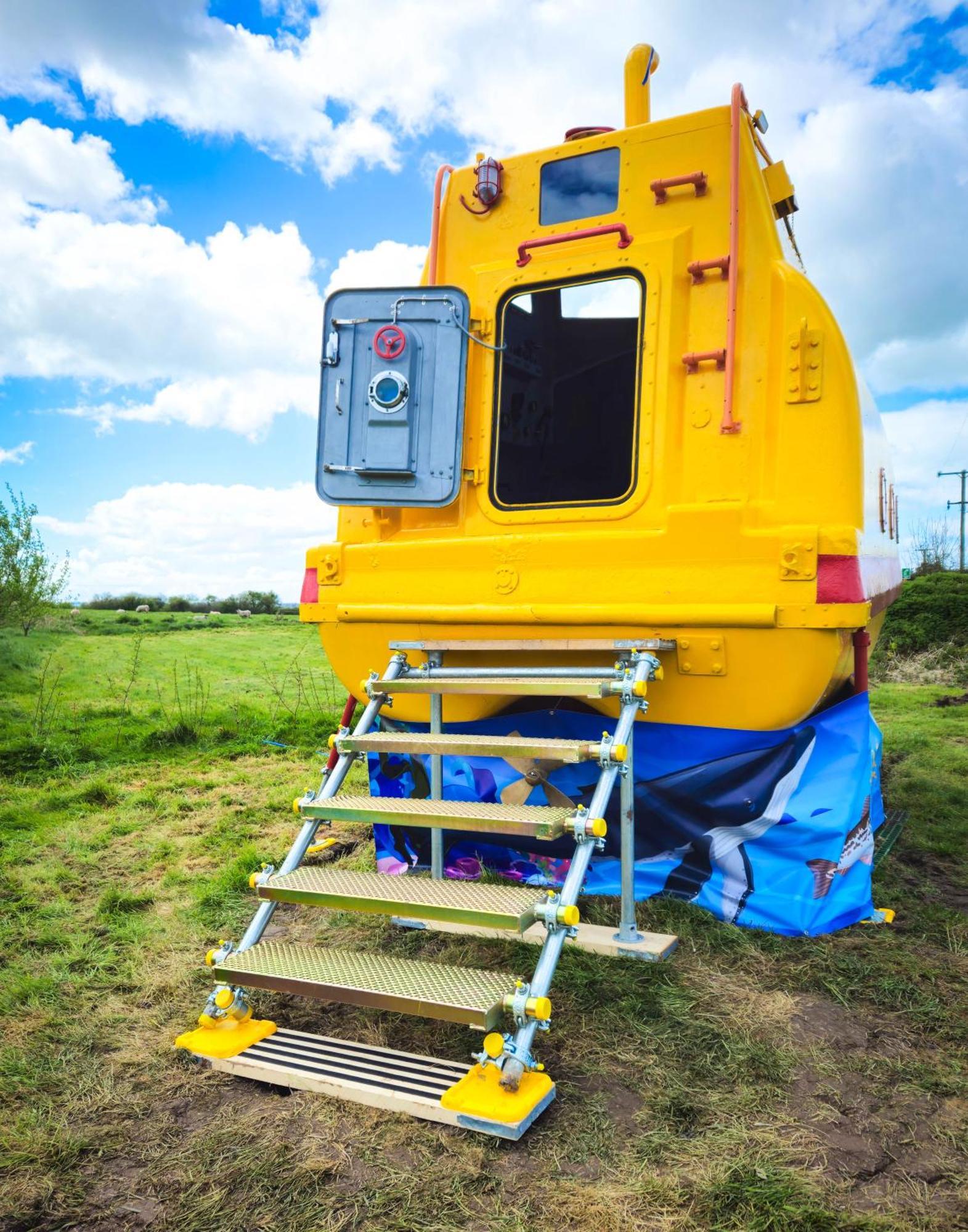The Yellow Submarine Cheddar Exterior foto